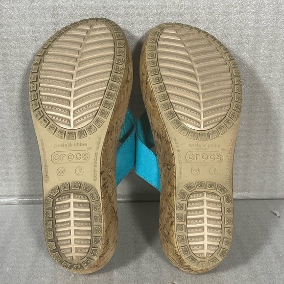 Crocs A-Leigh Turquoise Cork Wedge Thong Sandals Women's Size 7 - Picture 5 of 8
